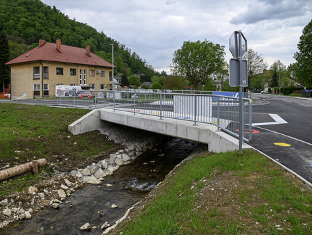 Zaključena izgradnja mostu preko Belskega potoka na Senovem