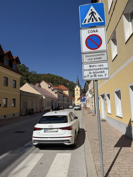 Začasna ukinitev modre cone na Cesti krških žrtev in Hočevarjevem trgu