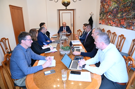Prvi sestanek delovne skupine za pripravo izhodišč za ločitev dejavnosti gospodarskih javnih služb iz družbe Kostak, d. d.