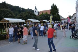 41776954_235671950445688_2896562443054481408_n