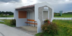 Obnovljeno avtobusno postajališče Kržišče v KS Raka