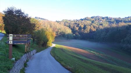 Aj_kraški_dol_podest_info_pilon