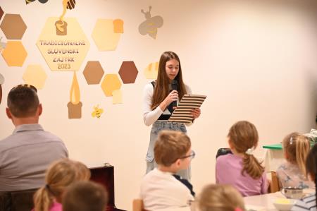 Tradicionalni slovenski zajtrk na Osnovni šoli RakaTradicionalni slovenski zajtrk na Osnovni šoli Raka