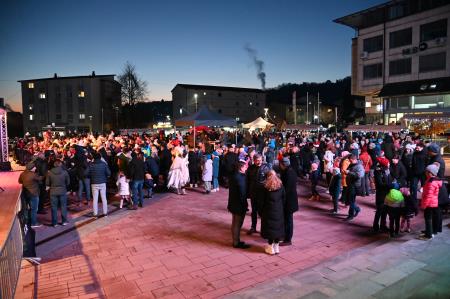 Prižig prazničnih luči na Trgu Matije Gubca