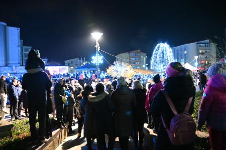 Prižig prazničnih luči na Trgu Matije Gubca