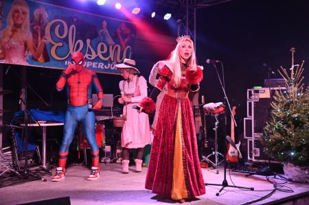 Prižig prazničnih luči na Trgu Matije Gubca