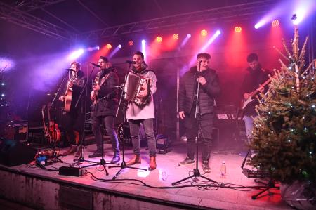 Prižig prazničnih luči na Trgu Matije Gubca