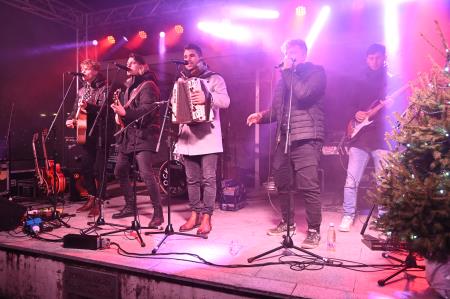 Prižig prazničnih luči na Trgu Matije Gubca