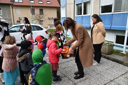 Maškare obiskale občinsko upravo