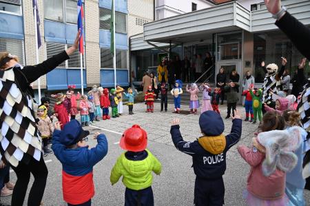 Maškare obiskale občinsko upravo
