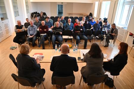 Srečanje občinske uprave s predstavniki krajevnih skupnosti in mestnih četrti