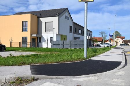 Klančine pri podružnični šoli Veliki Podlog