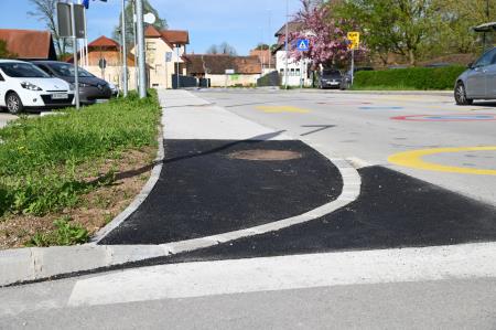 Klančine pri podružnični šoli Veliki Podlog