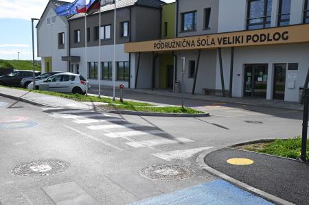 Klančine pri podružnični šoli Veliki Podlog