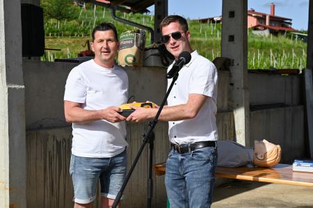 Predaja defibrilatorja