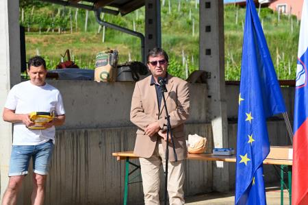 Predaja defibrilatorja