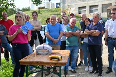 Predaja defibrilatorja