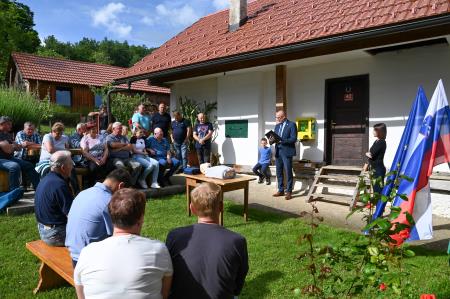 Predaja defibrilatorja - Dobrova