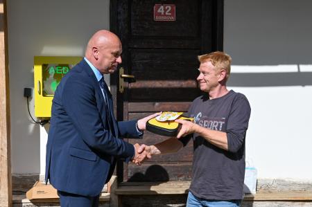 Predaja defibrilatorja - Dobrova