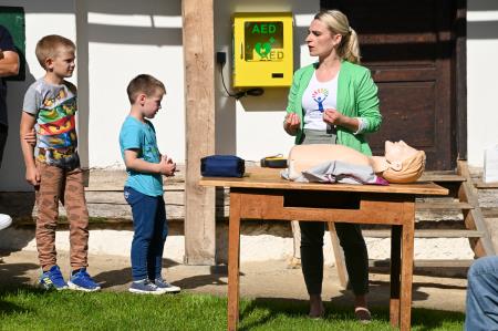 Predaja defibrilatorja - Dobrova