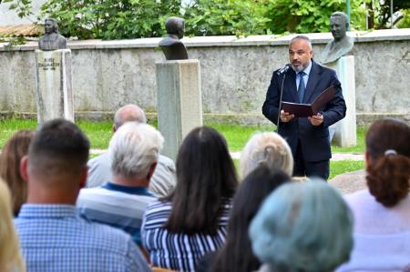 Odkritje kipa dr. Janeza Mencingerja