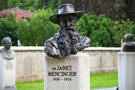 Odkritje kipa dr. Janeza Mencingerja