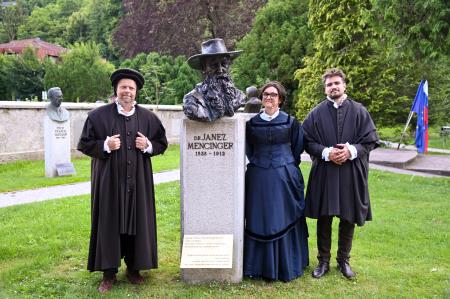 Odkritje kipa dr. Janeza Mencingerja