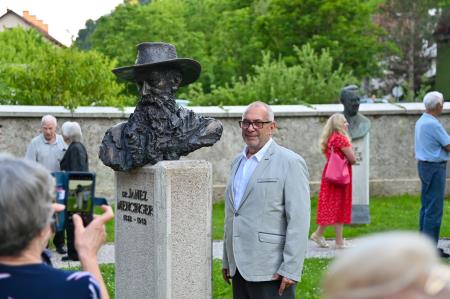 Odkritje kipa dr. Janeza Mencingerja