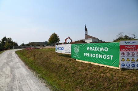 Parkirišče pri pokopališču Leskovec pri Krškem