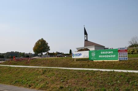 Parkirišče pri pokopališču Leskovec pri Krškem