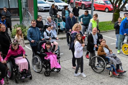 Gibalno ovirani skozi mesto 