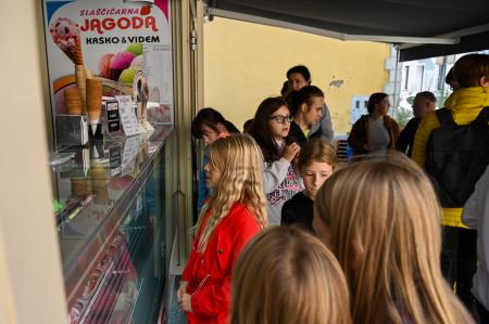 Gibalno ovirani skozi mesto 