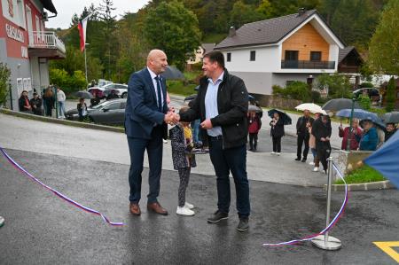 Predaja več investicij na območju krajevne skupnosti Koprivnica