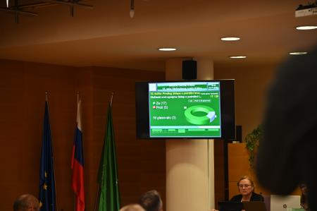 Z 2. nadaljevanja prekinjene 13. in s 15. redne seje Občinskega sveta Mestne občine Krško