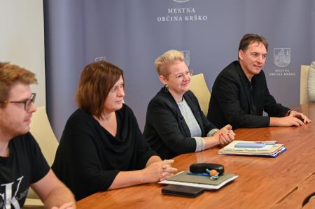 Podpis pogodbe za prenovo športnega igrišča pri Osnovni šoli Koprivnica