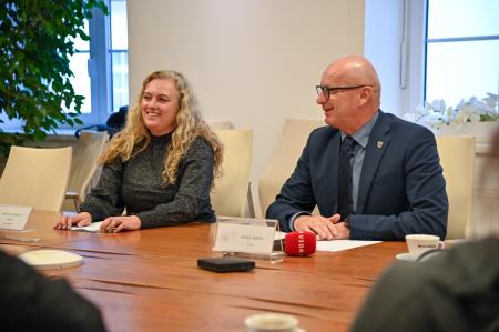 Novinarska konferenca - Praznični december