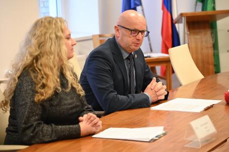 Novinarska konferenca - Praznični december