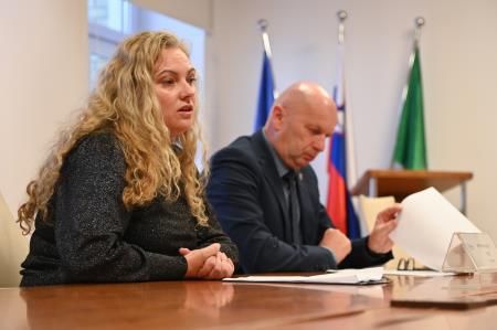 Novinarska konferenca - Praznični december