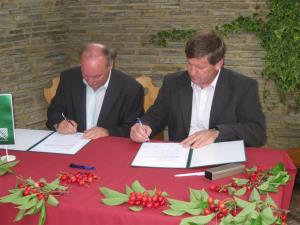 Podpis pogodbe za izvedbo gradbenih del prenove objekta KS Brestanica (CPB12)