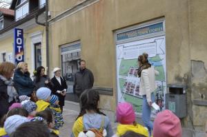 Deklica Sava raziskuje Neviodunum