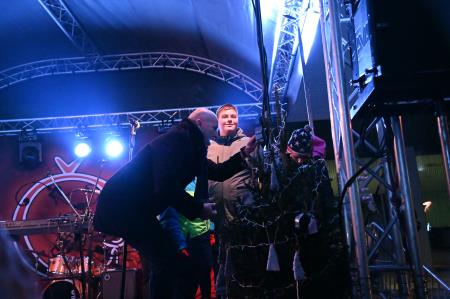 V Krškem prižgali praznične luči in osvetlili smreko na Trgu Matije Gubca