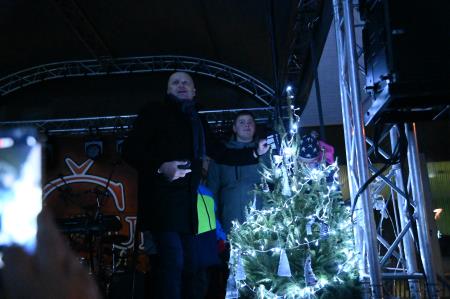 V Krškem prižgali praznične luči in osvetlili smreko na Trgu Matije Gubca