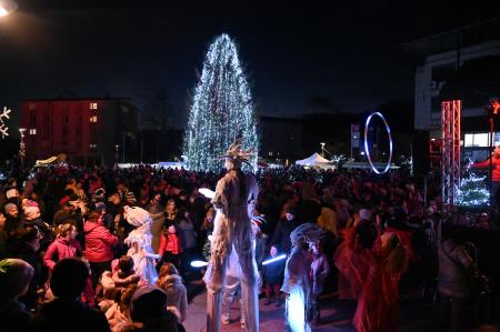 V Krškem prižgali praznične luči in osvetlili smreko na Trgu Matije Gubca