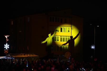 V Krškem prižgali praznične luči in osvetlili smreko na Trgu Matije Gubca