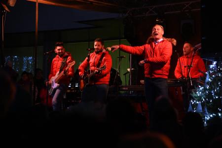 V Krškem prižgali praznične luči in osvetlili smreko na Trgu Matije Gubca