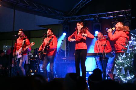 V Krškem prižgali praznične luči in osvetlili smreko na Trgu Matije Gubca