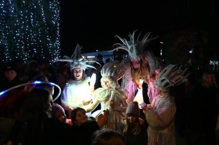 V Krškem prižgali praznične luči in osvetlili smreko na Trgu Matije Gubca