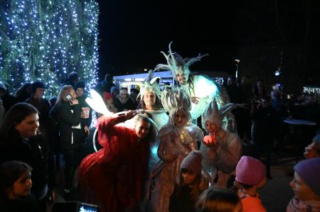 V Krškem prižgali praznične luči in osvetlili smreko na Trgu Matije Gubca