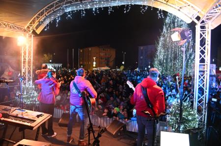 V Krškem prižgali praznične luči in osvetlili smreko na Trgu Matije Gubca