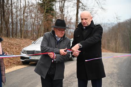 Druga faza obnovljene Lovske ceste tudi uradno odprta